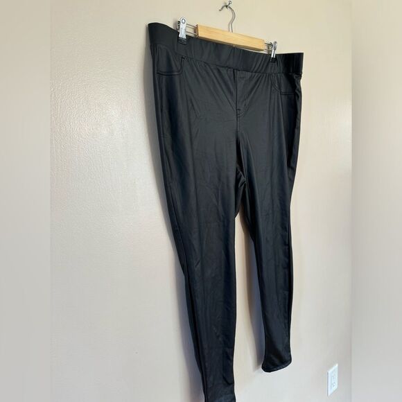 SALE! Black Torrid Shiny Coated Pants Size 3 (22/24) NWT - Picture 3 of 7